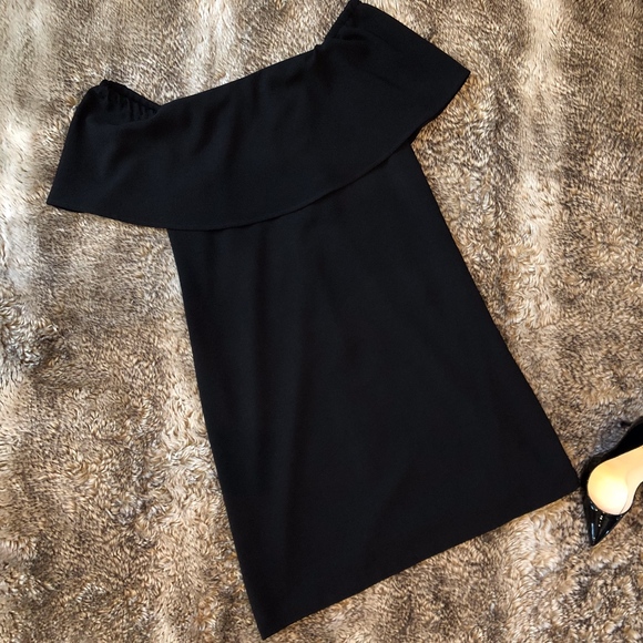 Charles Henry Off Shoulder Dress - Picture 4 of 5